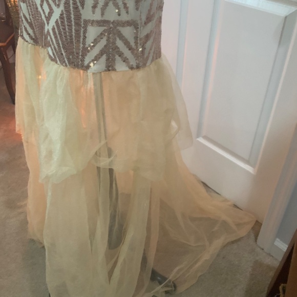 Champagne Sequin Mermaid Hem Evening Formal Gown Size Large - Picture 8 of 12